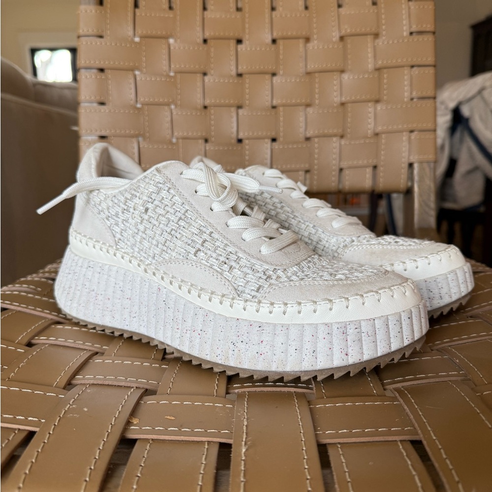 Universal Thread Boho Sneakers – Size 9